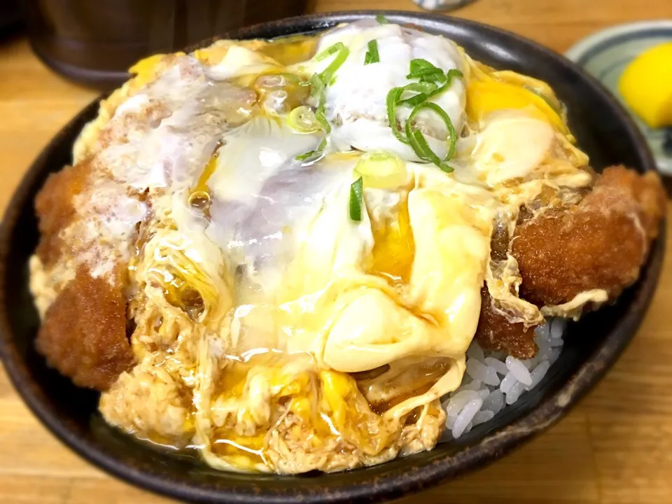 ガシの人気店 マルハ のカツ丼(てんこ盛り、卵追加バージョン)|muutさん