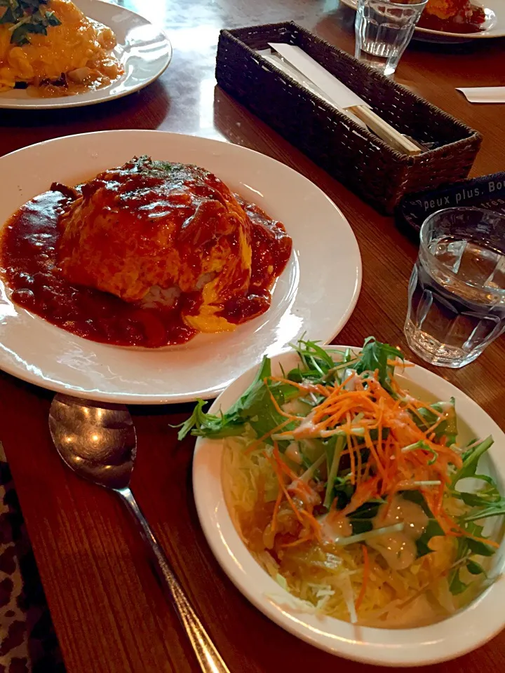 ランチはふわふわたまごのオムライス🍴|ジャスミンさん