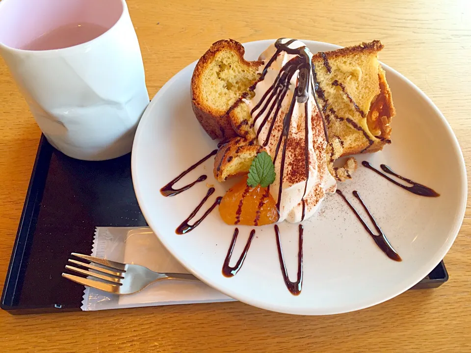 阿久根駅のカフェにて|ぴよさん