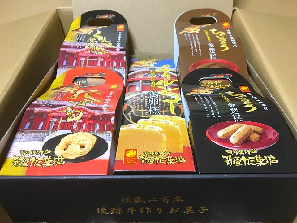 Snapdishの料理写真:琉球お菓子の詰め合わせ
花ぼうる、くんぺん、ちーるんこう、ちんすこう、沖縄県産黒糖ちんすこう(^_^)/|まる丸 kichenさん