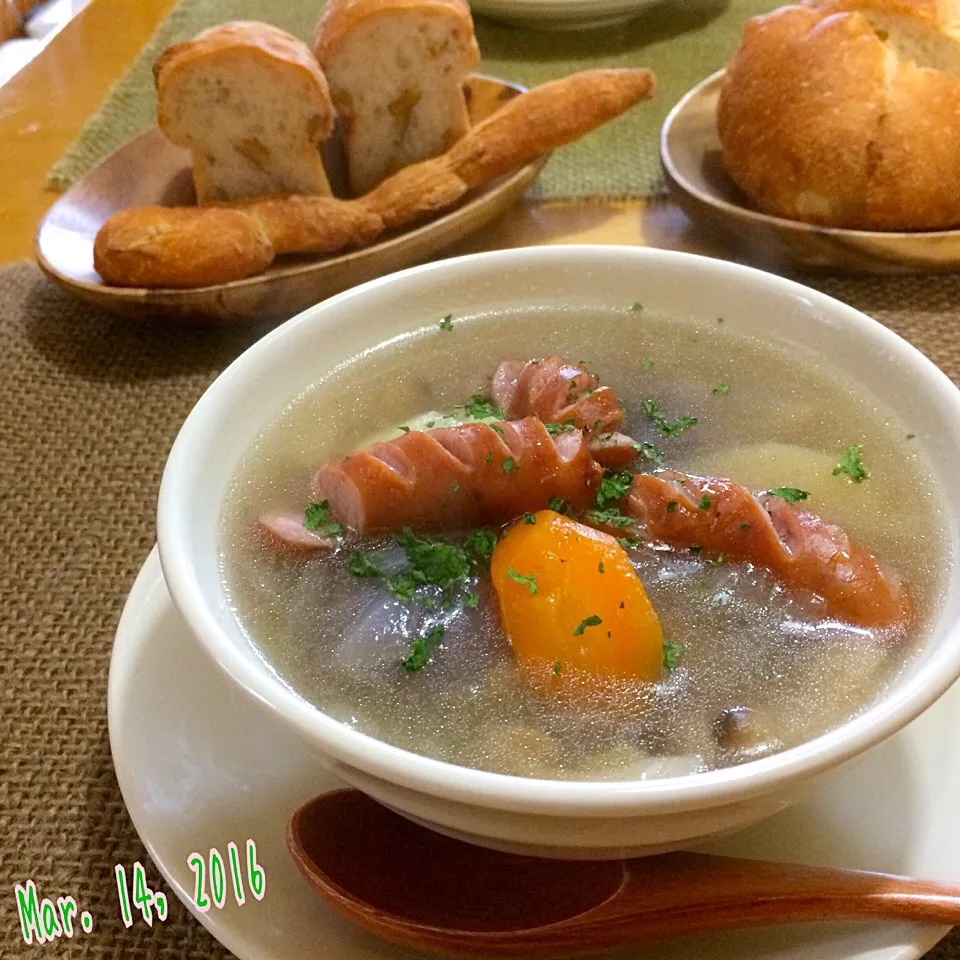 ダシダを使ったポトフとダンディゾンのパンでお昼ごはん🎵|みきおさん