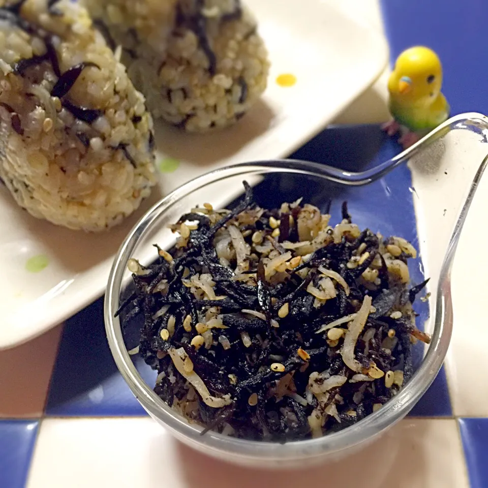 チョッパー＆ホヌさんの料理 ヒジキとジャコのふりかけ風ゴマ佃煮😋これまた🍚のお供に〜(｡◕ฺˇε ˇ◕ฺ｡）|きいこさん