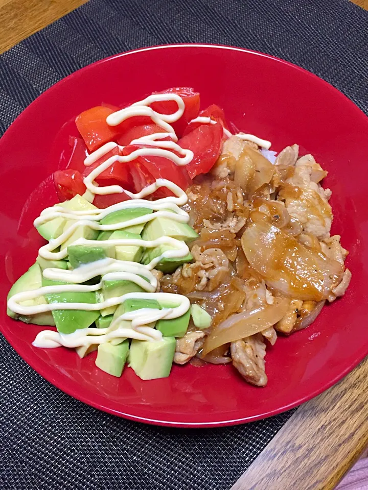 豚肉、アボカド、トマト丼|ミッキーさん