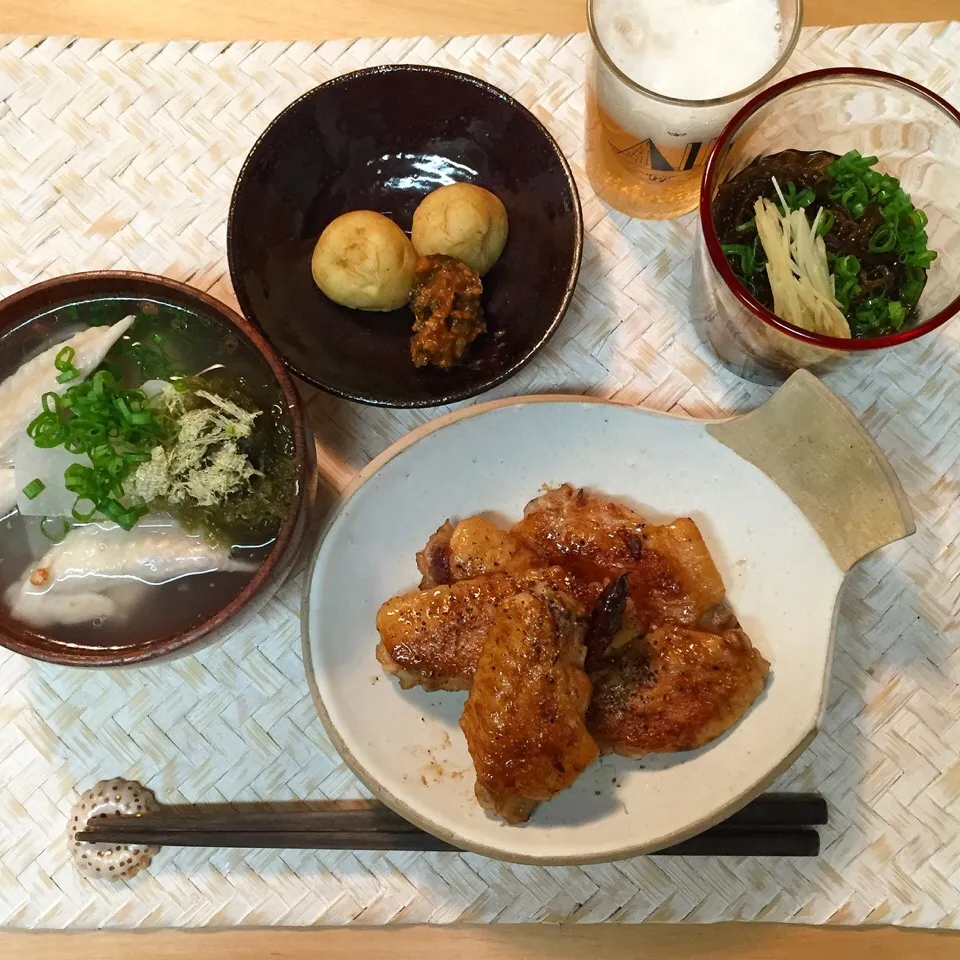 Snapdishの料理写真:手羽先の香り揚げ、大根とろろ昆布の花椒スープ、新じゃが塚田味噌、もずく酢|maruruさん