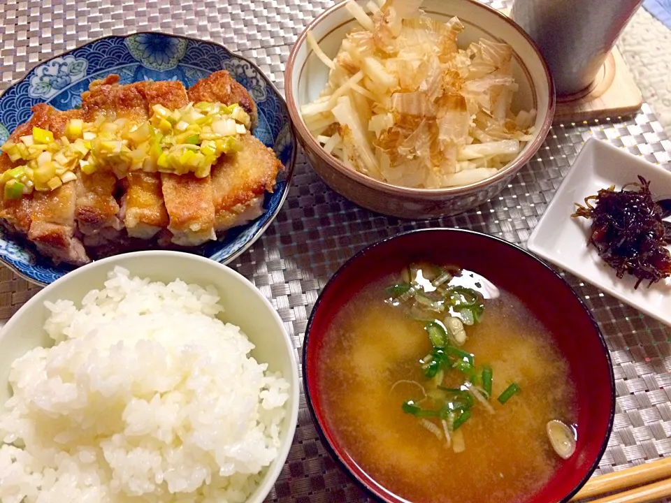 今日の夜ごはん

○油淋鶏
○柚子昆布
○大根サラダ
○ごはん
○味噌汁

一枚ペロリと食べちゃった♡
誰か食欲を止めて欲しい。笑|えりえいたさん