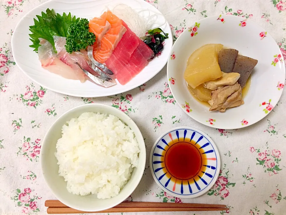 大根と鶏肉とこんにゃくの煮物&お刺身🐟|どぬさん