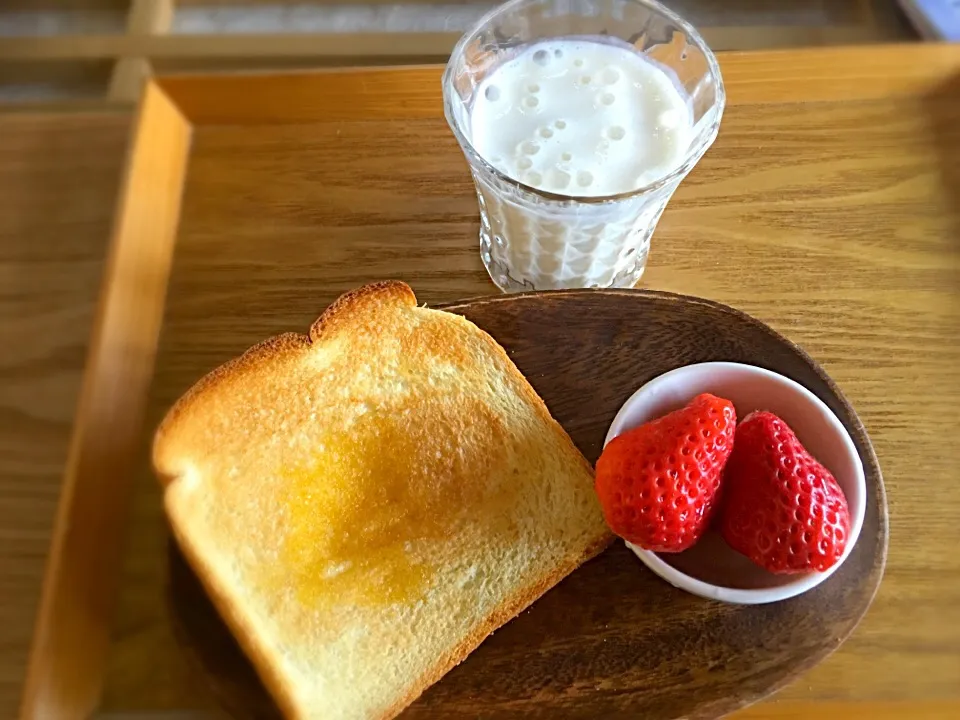 シンプルに朝ごはん。|tOmO＊さん