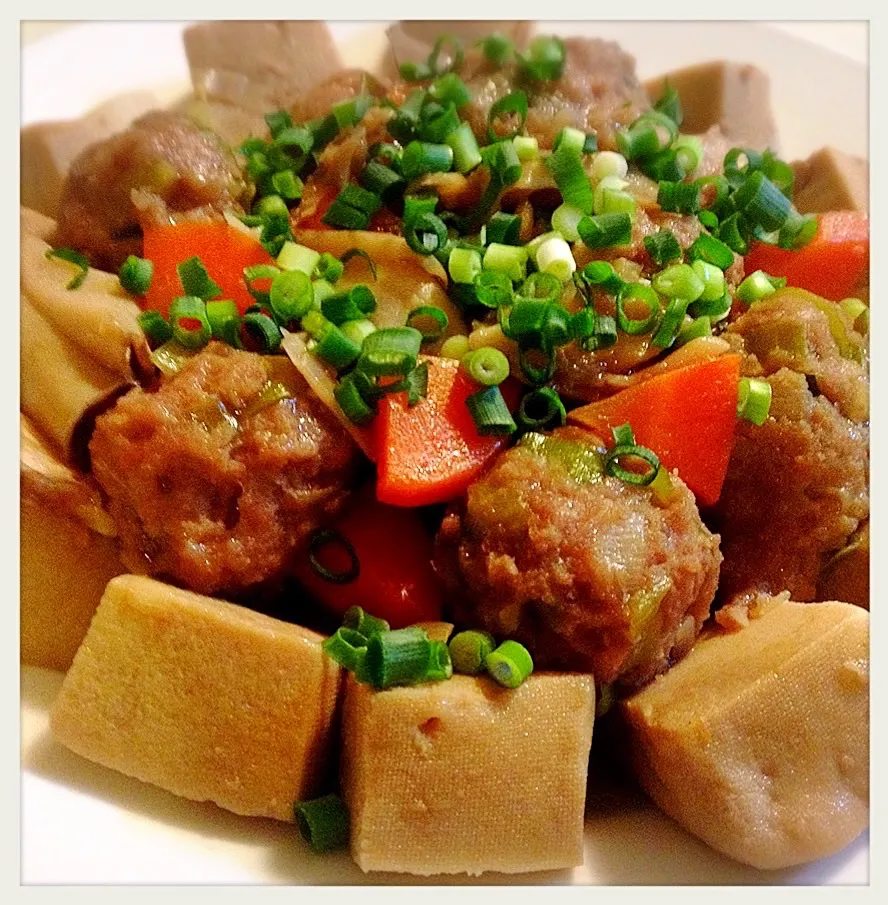 高野豆腐と肉団子の煮物。Simmered Freeze-dried tofu with Meatball|toyamadaさん