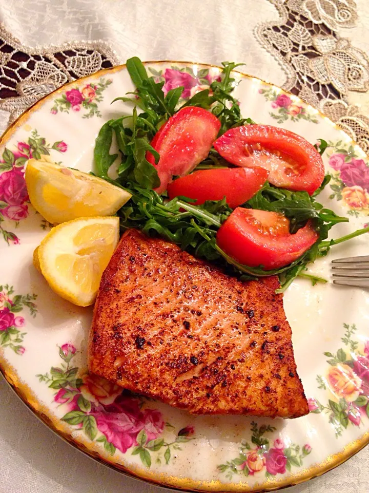 Salmon with arugula salad drizzled with orange, vinegar, olive oil vinaigrette.|CookingWithLoveさん