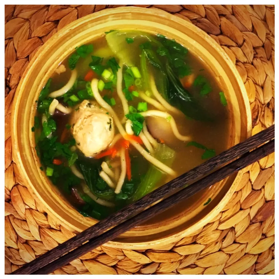 Homemade Chinese Chicken Meatball and Noodle Soup|Recipe Nomadさん