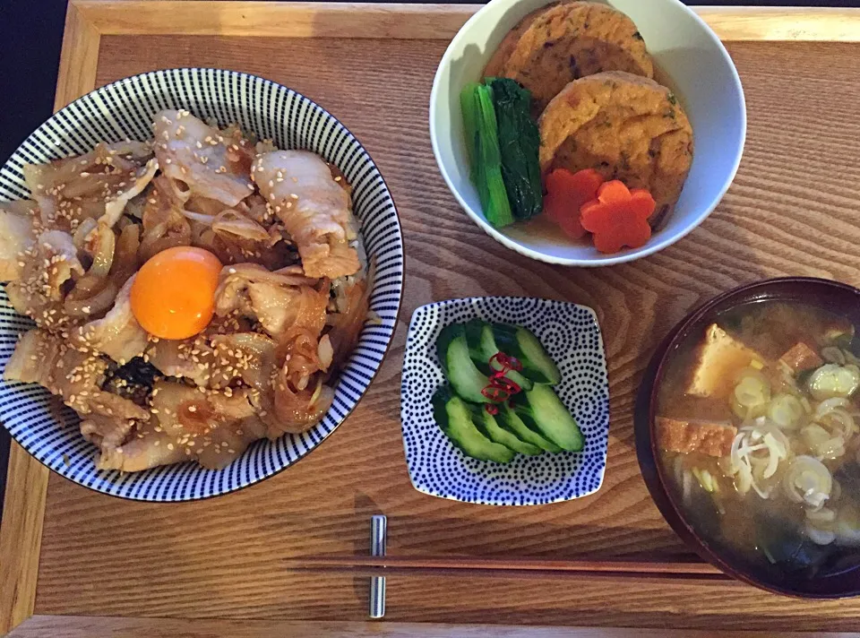 伝説のすた丼風 豚丼
がんもどきの煮物
厚揚げとわかめのお味噌汁|ayumiさん