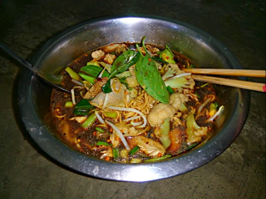 #ก๋วยเตี๋ยวไก่ไซส์ยักษ์ พิเศษผักที่บ้าน 
#งานเหมาต้องมี
#งานจุกต้องมา
🍜🍜🍜|Punsharasさん