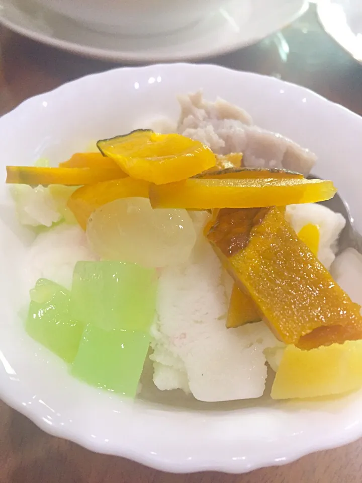 Snapdishの料理写真:Coconut milk icecream with red bean, pumpkin, jelly and taro|PhUnGさん