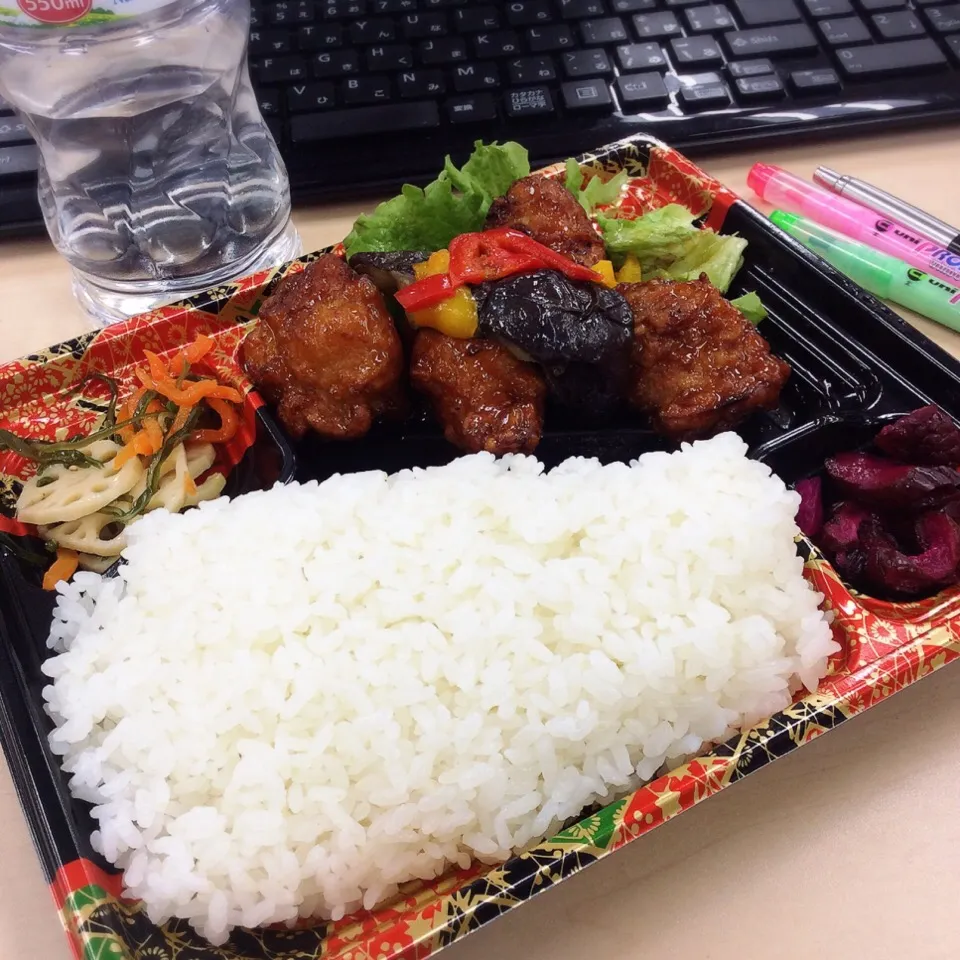 Snapdishの料理写真:鶏の甘酢和え弁当 ご飯大盛り これで税込みワンコイン以下♡ 2016.3.17|キラ姫さん