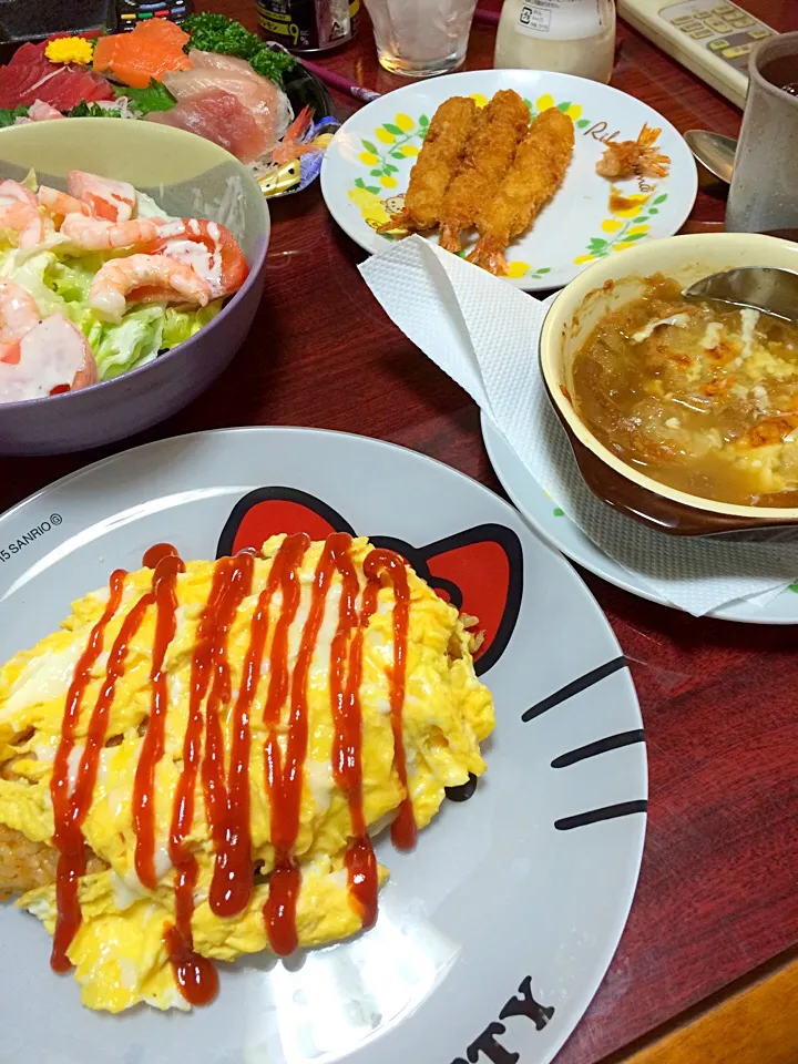 実家飯〜
❀オムライス
✿オニオングラタンスープ
❀エビのサラダ
✿エビフライ

2016/03/18|ちび太さん