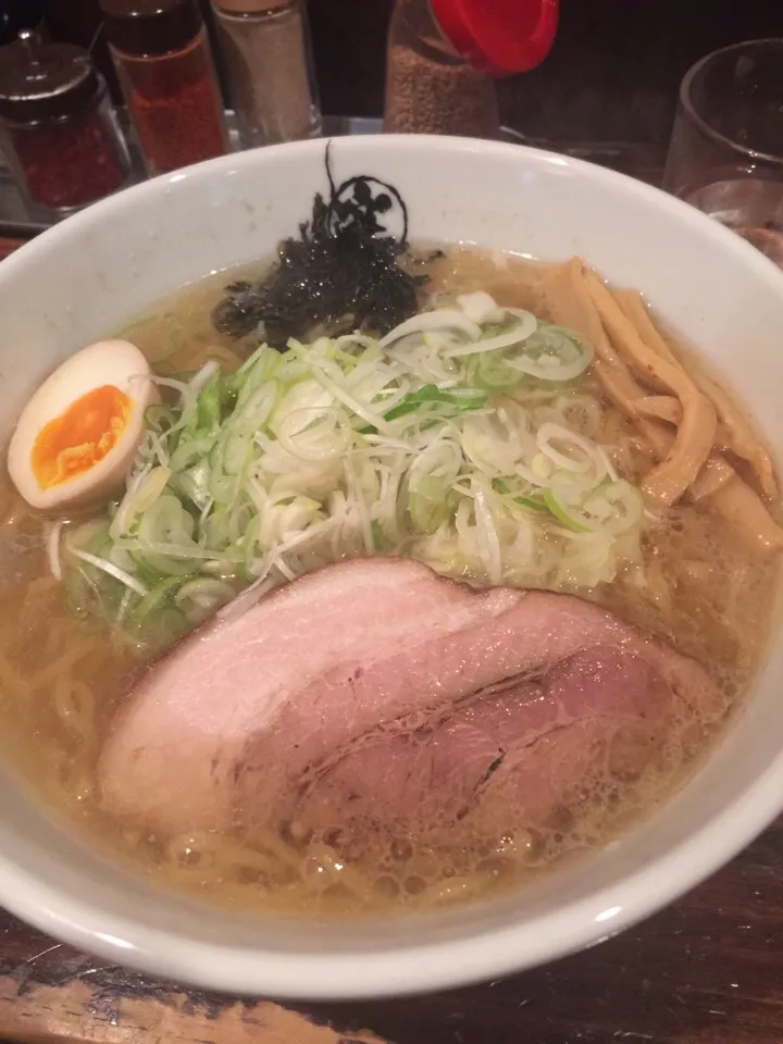 Snapdishの料理写真:空の塩ラーメン！あっさりでうまーい❤️|えりちゃんさん