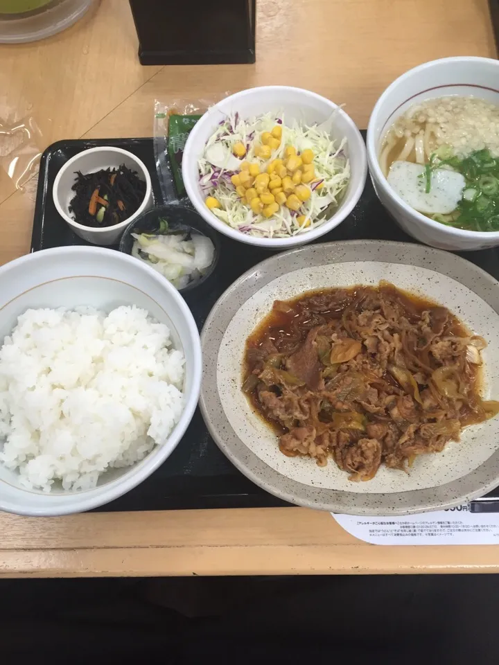 Snapdishの料理写真:牛皿定食|アクちゃんさん