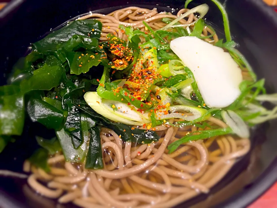 今日も聖水沐浴の後は蕎麦🍜昆布蕎麦の無い店も有るんだなぁ👀という事でワカメ蕎麦どす🍀|にゃあ（芸名）さん