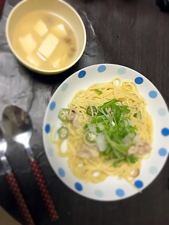 水菜とオクラのおろしパスタ
なめこと豆腐のお味噌汁|こさん