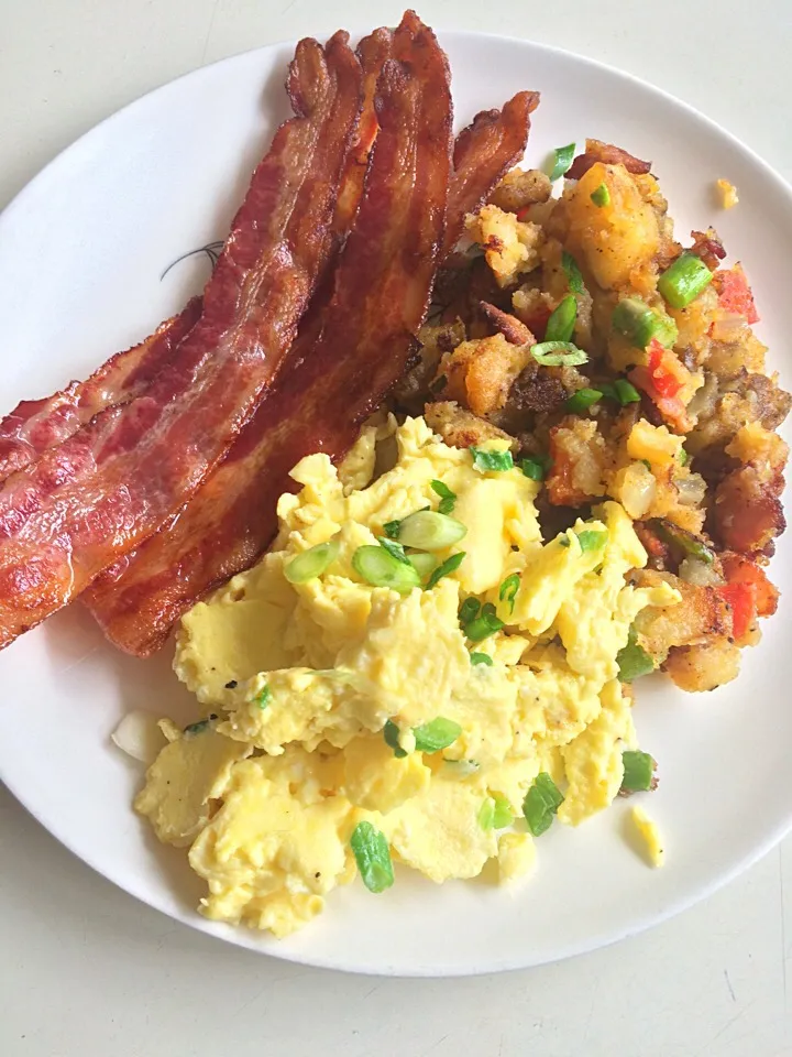 Breakfast: Bacon&Eggs w/ Potato Hash|Milka Papricaさん