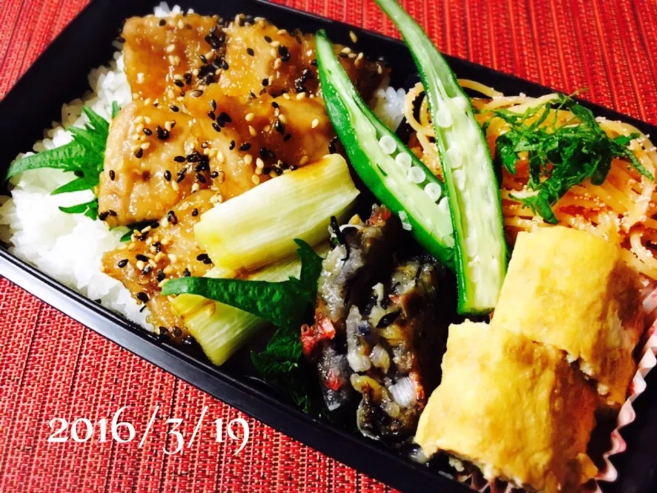 Snapdishの料理写真:そらさんの料理 マグロの甘辛煮＊〜高1最後の息子弁当〜♪感謝☆(人ﾟ∀ﾟ*)☆感謝♪|じゅんけさん