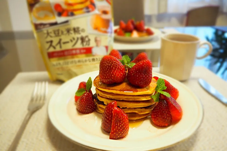 Snapdishの料理写真:🍓いちごたっぷりパンケーキ🍓|はらしおりさん