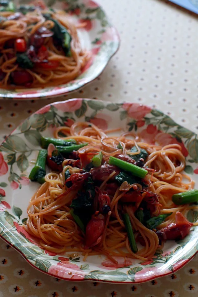 Snapdishの料理写真:富山産朝とれホタルイカと菜の花とトマトのパスタ|Ricotta Casaさん