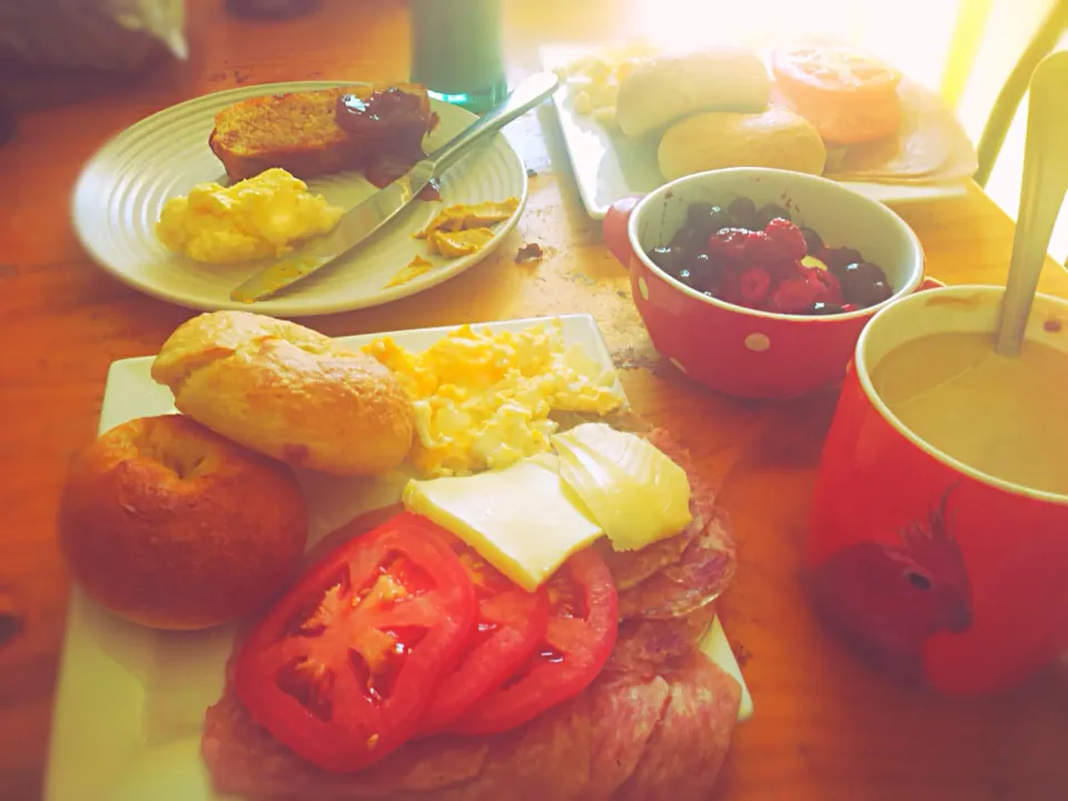 Self sandwich ; Home bake bagel and caramel cake. Home made cheese and butter xxx|Kazane Nakatsujiさん