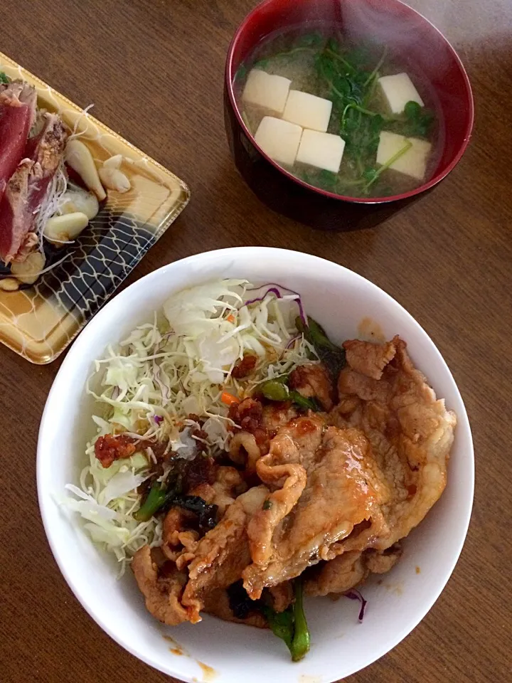 豚と椎茸とブロッコリーの生姜焼き
豆苗の味噌汁とカツオのタタキ(これは買ってきたよ)|Akemi Alexandruさん