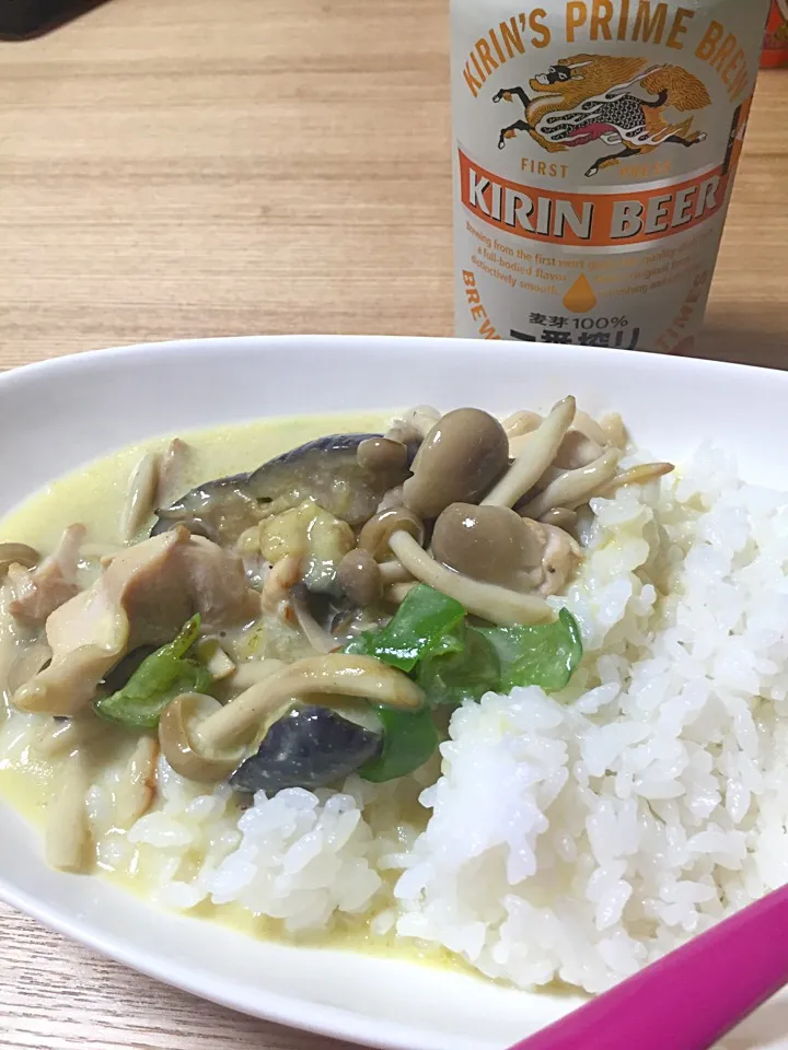 今日はグリーンカレー
パクチー欲しいなぁ|ちらりこさん