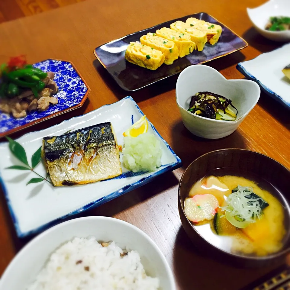 塩サバ
砂肝とピーマン
きゅうりと大根の塩昆布あえ
明太マヨネギ卵焼き
南瓜と花麩の味噌汁|ミナさん