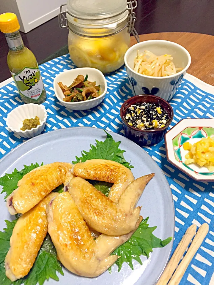 Snapdishの料理写真:今日のシホ食堂
ヒジキと🌽の白和え  かんぴょうとキューリの胡麻和え  モヤシナムル 鶏肉につける手作り柚子胡椒と塩🍋|Shiho Nakayamaさん