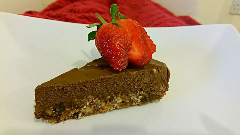 Raw chocolate avocado mousse nut cake|Yanyan Yumyumさん