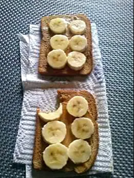 Toast with honey & a banana|Kristina Paris Fergusonさん