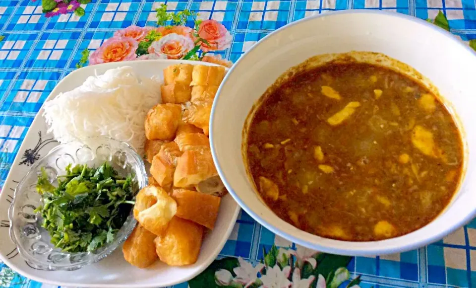 #MyanmarTraditionalFood
#mot_hin_kar

This dish is most popular and everyone in myanmar also loved this dish.
Some people always eat this as breakfast almost er|လွိဳင္ ထိပ္ေခါင္တင္ မယ္ခင္さん