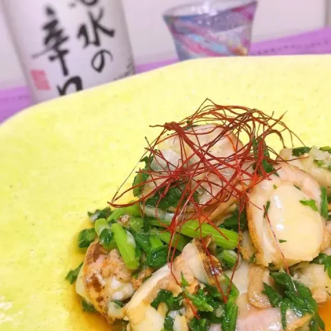 「菊水の辛口」を使ってみたSnapdishの料理・レシピ写真:じゅんけさんの料理 たこと春菊の中華風あえ〜〜  ベビーホタテver. 
菊水の辛口と一緒に…🍶☺️