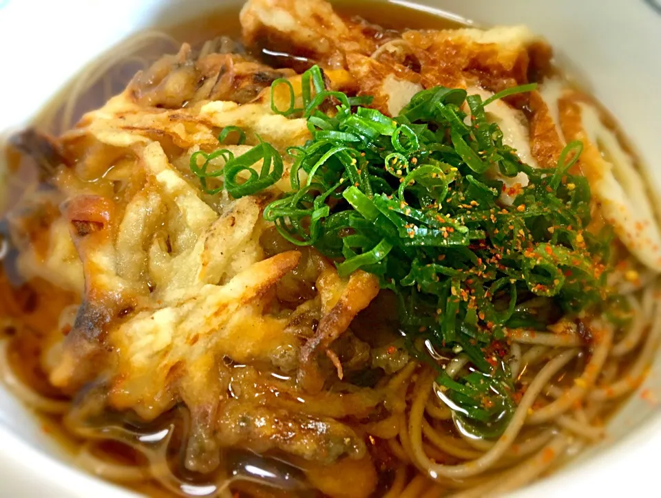 昨日はうどん、今日は蕎麦  (牛蒡天蕎麦)
麺類大好き❣️|muutさん