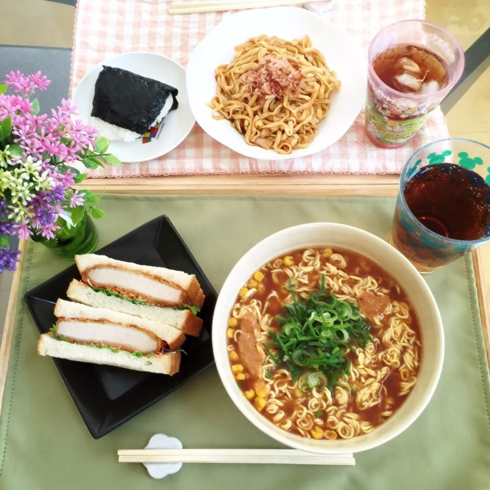 Snapdishの料理写真:3/20❤︎主人と娘の休日ランチ❤︎手抜き料理(^^;|Makinsさん