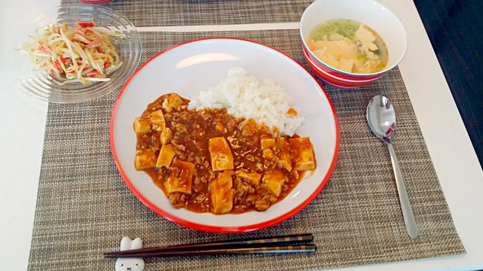 今日の昼食　麻婆丼、もやしの中華サラダ、卵スープ|pinknari🐰🌈さん