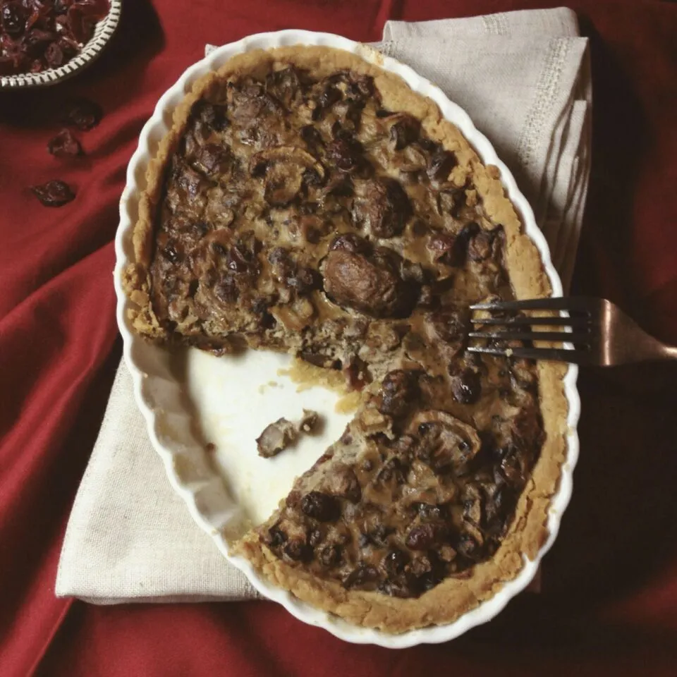 Mushroom and Cranberry Tart／マッシュルームとドライクランベリーのタルト|まちまちこさん