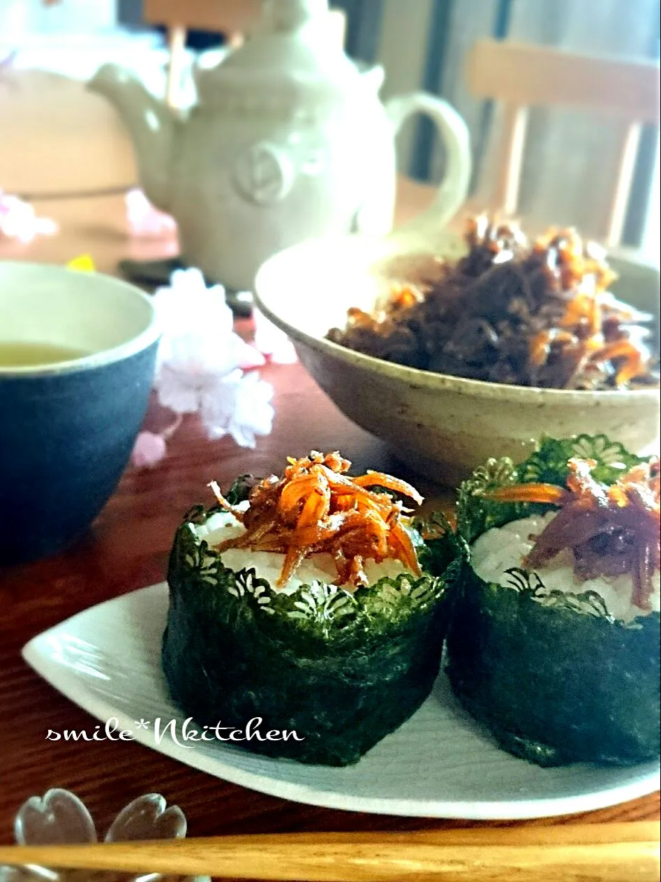 いかなごのくぎ煮＊レース海苔のおにぎりにのせて|るんるんママsmile*N*kitchenさん