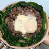 Snapdishの料理写真:窝蛋牛肉煲仔饭|ruruさん