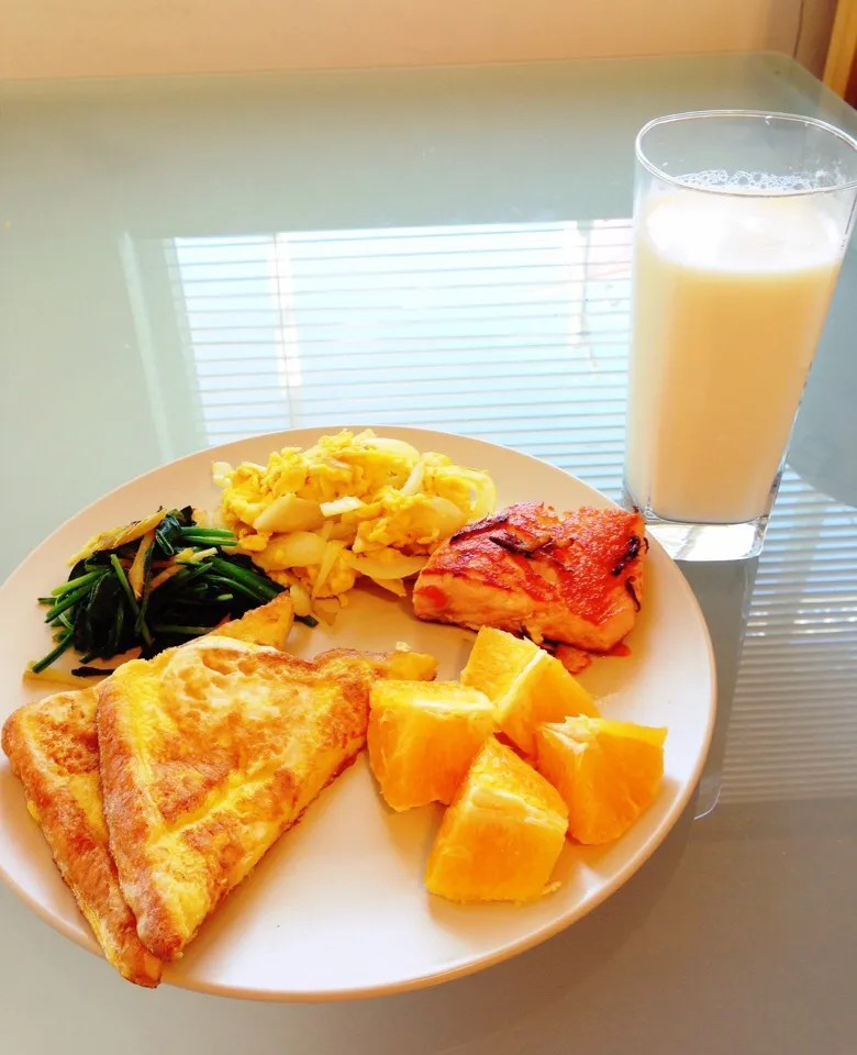 French toast w/ grilled salmon|RONG.JIAさん