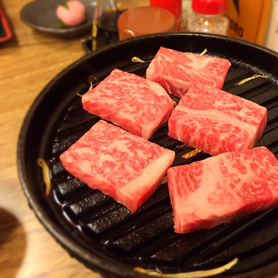 ザ・肉！ こだわりの塩で、素材の味を堪能。あ〜、もっと欲しいよ〜！|mikaさん