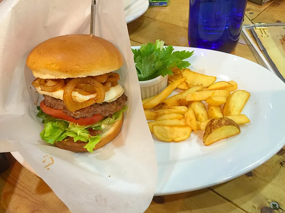 相変わらず美味しい‼️
ELFのハンバーガー😋|きのすけ〜さん