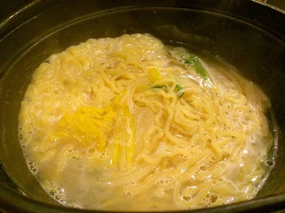 ハマグリ鍋の出汁で〆のラーメンじゃけん！？！？|まぁちさん