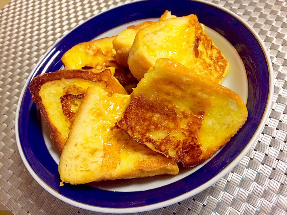 食パンでフレンチトースト⭐️
朝食にトースト2枚分食べれちゃう私🐷|えりえいたさん