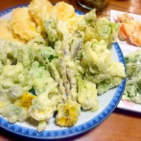 Snapdishの料理写真:春の野草の天ぷら♪|かいさん