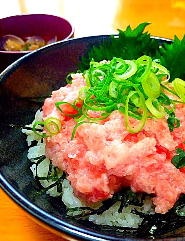 ネギトロ丼 & あさりの味噌汁|ガク魁‼︎男飯さん