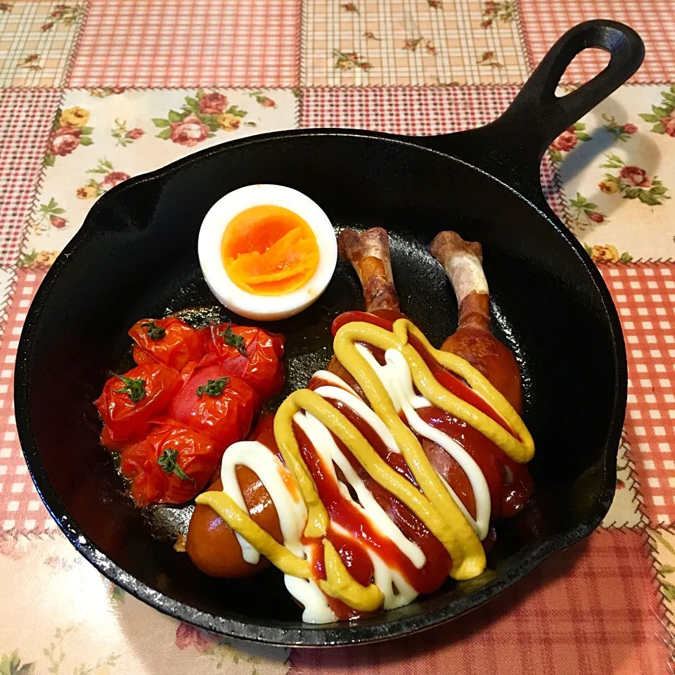 ロッジのスキレットde骨付きフランク🍖|＊ゆみしぼり＊さん